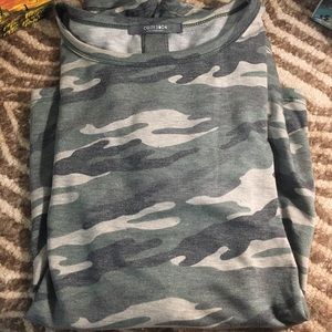 Camouflage high/low tunic top